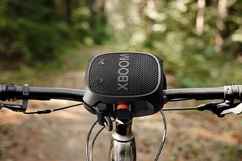 Snímek XG2T připevněného na kole.